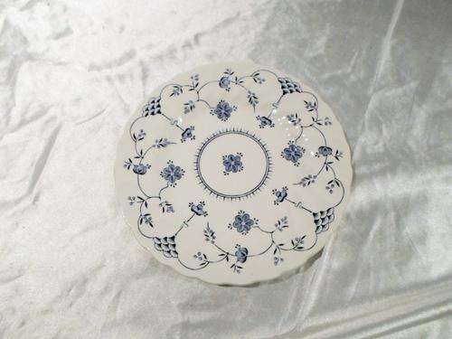 Myott Finlandia porcelain  side  plate - quite nice - Bid now !!